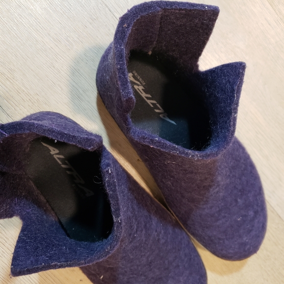 Women's Purple Wool Boots - Picture 8 of 9